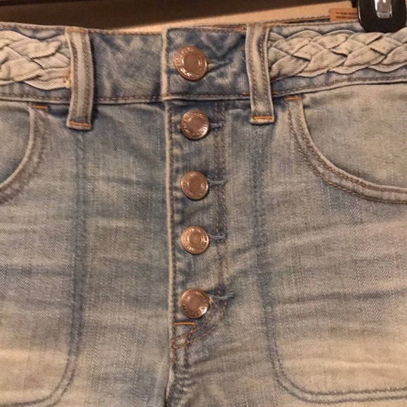 Light wash denim shorts - Picture 4 of 5